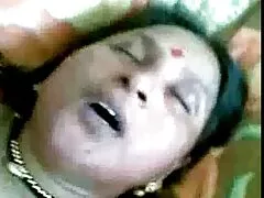 গোলাপী চুল এবং ফর্সা ত্বকের মেয়েটির সুন্দর কুকুরের সাথে সেক্স ভিডিও পা রয়েছে